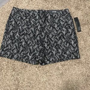 Ladies Apt 9  Print Cuffed Shorts-New Sz 16